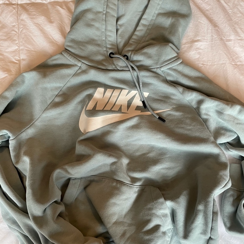 nike sweatshirt